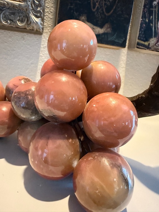 Vintage Pink Onyx Grapes Cluster Stone Fruit Sculpture MCM Alabaster Decor - Picture 5 of 15
